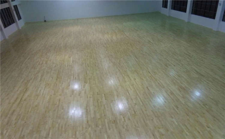 歐氏橡膠木體育館實(shí)木地板怎么翻新？