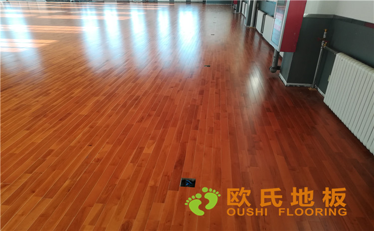 內(nèi)蒙古鄂爾多斯伊金霍洛旗神東專(zhuān)業(yè)化服務(wù)基地體育館木地板—?dú)W氏運(yùn)動(dòng)木地板廠家