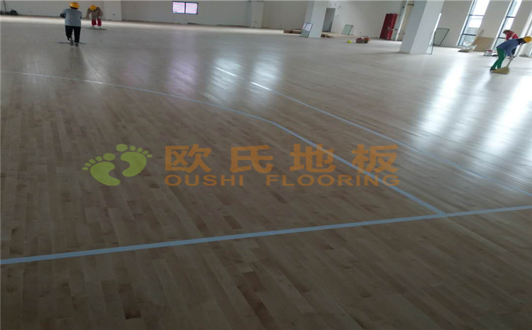 冮蘇宿遷項(xiàng)里學(xué)?；@球館木地板案例—?dú)W氏運(yùn)動(dòng)木地板廠家