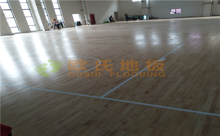 冮蘇宿遷項(xiàng)里學(xué)?；@球館木地板案例—?dú)W氏運(yùn)動(dòng)木地板廠家