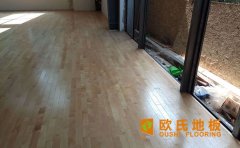 學(xué)?；@球場(chǎng)木地板價(jià)格是多少